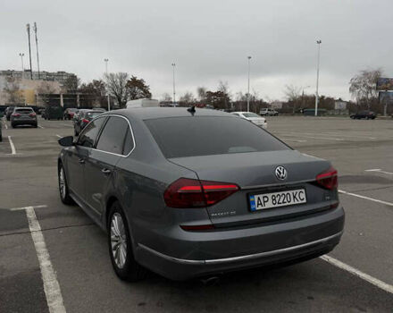 Серый Фольксваген Пассат, объемом двигателя 1.8 л и пробегом 180 тыс. км за 12800 $, фото 1 на Automoto.ua