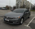 Серый Фольксваген Пассат, объемом двигателя 1.8 л и пробегом 180 тыс. км за 12800 $, фото 1 на Automoto.ua