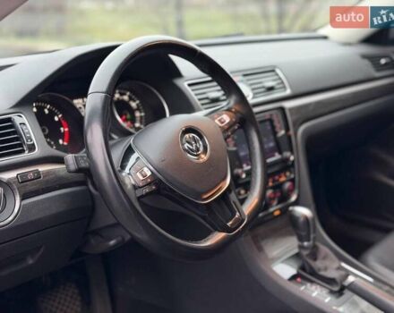 Серый Фольксваген Пассат, объемом двигателя 1.8 л и пробегом 185 тыс. км за 12800 $, фото 37 на Automoto.ua