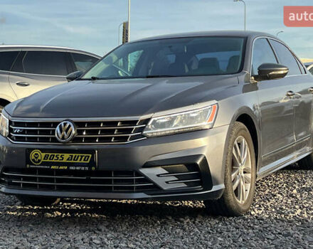 Серый Фольксваген Пассат, объемом двигателя 1.8 л и пробегом 298 тыс. км за 11500 $, фото 2 на Automoto.ua