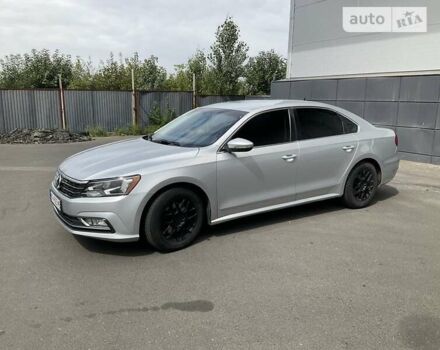 Сірий Фольксваген Пассат, об'ємом двигуна 1.8 л та пробігом 204 тис. км за 11500 $, фото 4 на Automoto.ua