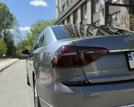 Серый Фольксваген Пассат, объемом двигателя 1.8 л и пробегом 184 тыс. км за 13500 $, фото 4 на Automoto.ua