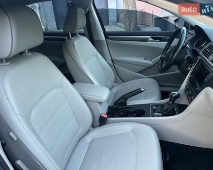 Серый Фольксваген Пассат, объемом двигателя 1.8 л и пробегом 195 тыс. км за 13600 $, фото 13 на Automoto.ua