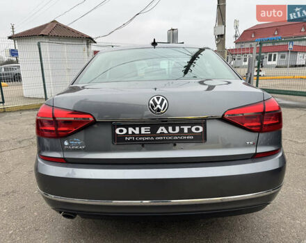 Серый Фольксваген Пассат, объемом двигателя 1.8 л и пробегом 209 тыс. км за 12490 $, фото 6 на Automoto.ua