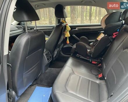 Серый Фольксваген Пассат, объемом двигателя 1.8 л и пробегом 122 тыс. км за 13000 $, фото 11 на Automoto.ua