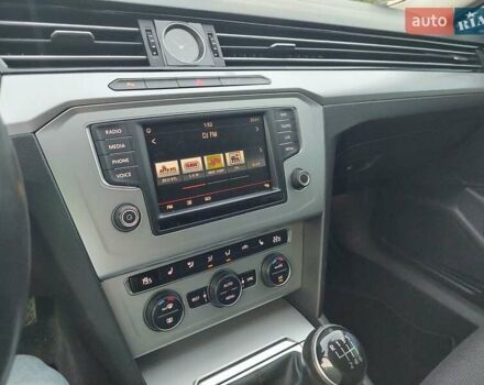 Серый Фольксваген Пассат, объемом двигателя 0 л и пробегом 196 тыс. км за 13777 $, фото 36 на Automoto.ua