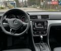 Серый Фольксваген Пассат, объемом двигателя 1.8 л и пробегом 190 тыс. км за 16000 $, фото 28 на Automoto.ua