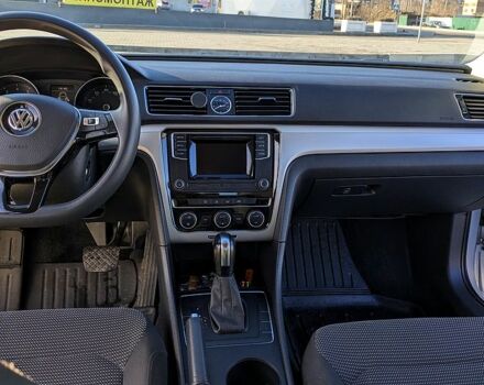 Сірий Фольксваген Пассат, об'ємом двигуна 1.8 л та пробігом 138 тис. км за 11999 $, фото 11 на Automoto.ua