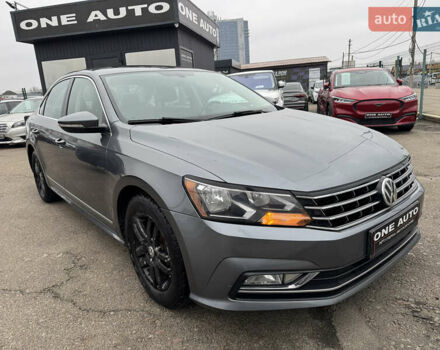 Серый Фольксваген Пассат, объемом двигателя 1.8 л и пробегом 209 тыс. км за 12490 $, фото 3 на Automoto.ua