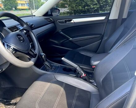 Сірий Фольксваген Пассат, об'ємом двигуна 1.8 л та пробігом 180 тис. км за 13500 $, фото 8 на Automoto.ua