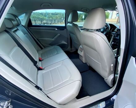 Серый Фольксваген Пассат, объемом двигателя 1.8 л и пробегом 219 тыс. км за 14000 $, фото 5 на Automoto.ua