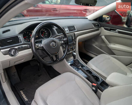 Фольксваген Пассат 2016 в Киеве на Automoto.ua Серый Фольксваген Пассат, объемом двигателя 1.8 л и пробегом 180 тыс. км за 12900 $, фото 16 на Automoto.ua