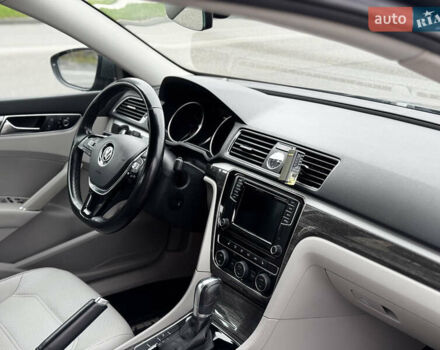 Серый Фольксваген Пассат, объемом двигателя 1.8 л и пробегом 129 тыс. км за 14000 $, фото 6 на Automoto.ua