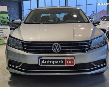 Серый Фольксваген Пассат, объемом двигателя 1.8 л и пробегом 180 тыс. км за 11590 $, фото 1 на Automoto.ua