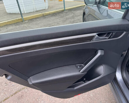 Серый Фольксваген Пассат, объемом двигателя 1.8 л и пробегом 209 тыс. км за 12490 $, фото 26 на Automoto.ua