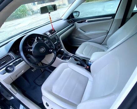 Серый Фольксваген Пассат, объемом двигателя 1.8 л и пробегом 219 тыс. км за 14000 $, фото 4 на Automoto.ua