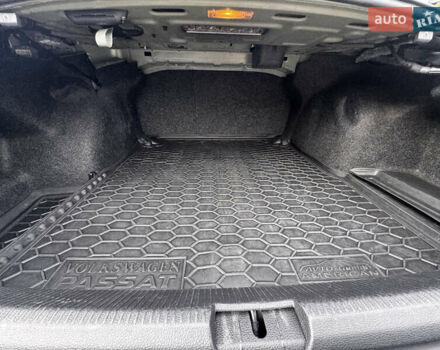 Сірий Фольксваген Пассат, об'ємом двигуна 1.8 л та пробігом 183 тис. км за 12500 $, фото 8 на Automoto.ua