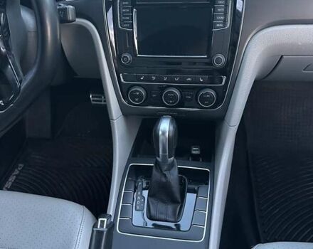 Серый Фольксваген Пассат, объемом двигателя 1.8 л и пробегом 195 тыс. км за 13600 $, фото 12 на Automoto.ua