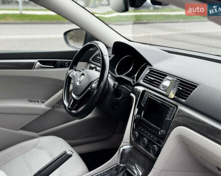 Серый Фольксваген Пассат, объемом двигателя 1.8 л и пробегом 129 тыс. км за 14000 $, фото 10 на Automoto.ua