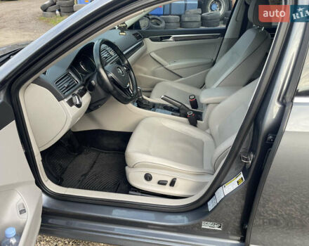 Серый Фольксваген Пассат, объемом двигателя 1.8 л и пробегом 165 тыс. км за 15200 $, фото 6 на Automoto.ua