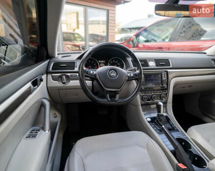 Фольксваген Пассат 2016 в Киеве на Automoto.ua Серый Фольксваген Пассат, объемом двигателя 1.8 л и пробегом 180 тыс. км за 12900 $, фото 19 на Automoto.ua