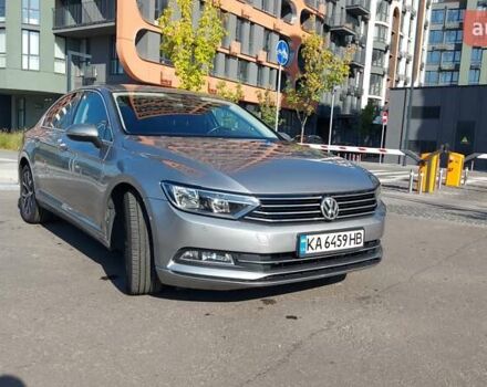 Серый Фольксваген Пассат, объемом двигателя 1.6 л и пробегом 297 тыс. км за 15000 $, фото 3 на Automoto.ua