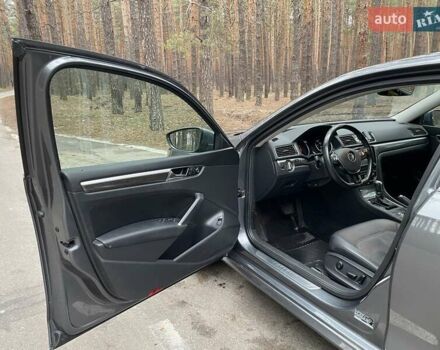 Серый Фольксваген Пассат, объемом двигателя 1.8 л и пробегом 122 тыс. км за 13000 $, фото 6 на Automoto.ua