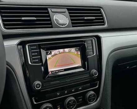 Серый Фольксваген Пассат, объемом двигателя 1.8 л и пробегом 190 тыс. км за 16000 $, фото 33 на Automoto.ua