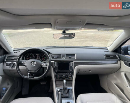 Серый Фольксваген Пассат, объемом двигателя 1.8 л и пробегом 165 тыс. км за 15200 $, фото 5 на Automoto.ua