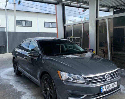 Серый Фольксваген Пассат, объемом двигателя 1.8 л и пробегом 120 тыс. км за 12000 $, фото 1 на Automoto.ua