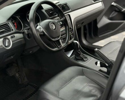 Серый Фольксваген Пассат, объемом двигателя 1.8 л и пробегом 138 тыс. км за 12500 $, фото 3 на Automoto.ua