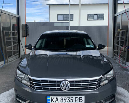 Серый Фольксваген Пассат, объемом двигателя 1.8 л и пробегом 120 тыс. км за 12000 $, фото 2 на Automoto.ua