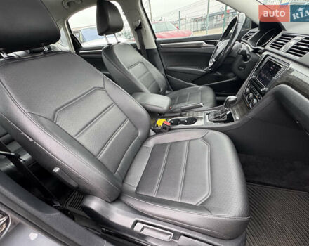 Серый Фольксваген Пассат, объемом двигателя 1.8 л и пробегом 209 тыс. км за 12490 $, фото 33 на Automoto.ua