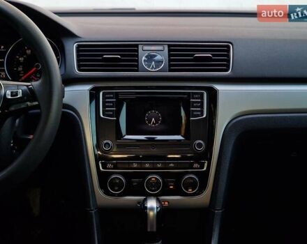 Серый Фольксваген Пассат, объемом двигателя 1.8 л и пробегом 169 тыс. км за 11490 $, фото 50 на Automoto.ua