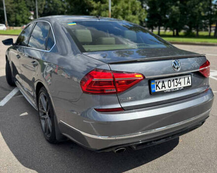 Серый Фольксваген Пассат, объемом двигателя 1.8 л и пробегом 170 тыс. км за 13900 $, фото 5 на Automoto.ua