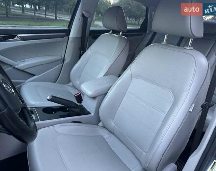 Серый Фольксваген Пассат, объемом двигателя 1.8 л и пробегом 195 тыс. км за 13600 $, фото 10 на Automoto.ua