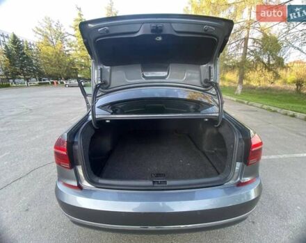 Серый Фольксваген Пассат, объемом двигателя 1.8 л и пробегом 185 тыс. км за 14800 $, фото 13 на Automoto.ua