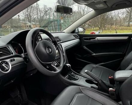 Серый Фольксваген Пассат, объемом двигателя 1.8 л и пробегом 190 тыс. км за 16000 $, фото 17 на Automoto.ua