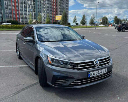 Серый Фольксваген Пассат, объемом двигателя 1.8 л и пробегом 170 тыс. км за 13900 $, фото 2 на Automoto.ua