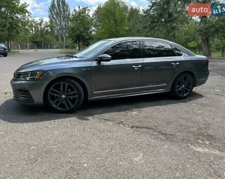 Серый Фольксваген Пассат, объемом двигателя 1.8 л и пробегом 195 тыс. км за 13600 $, фото 4 на Automoto.ua