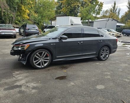 Серый Фольксваген Пассат, объемом двигателя 1.8 л и пробегом 170 тыс. км за 5000 $, фото 5 на Automoto.ua