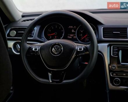 Серый Фольксваген Пассат, объемом двигателя 1.8 л и пробегом 169 тыс. км за 11490 $, фото 51 на Automoto.ua