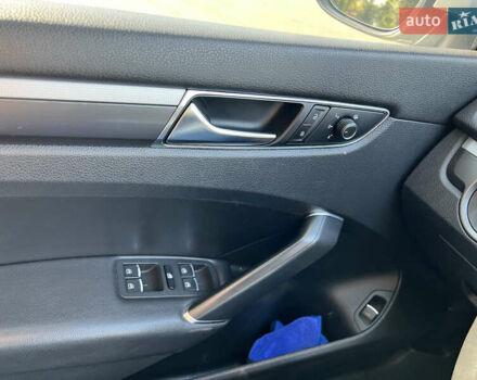 Серый Фольксваген Пассат, объемом двигателя 1.8 л и пробегом 157 тыс. км за 14800 $, фото 16 на Automoto.ua