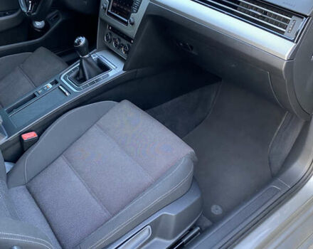 Сірий Фольксваген Пассат, об'ємом двигуна 1.6 л та пробігом 313 тис. км за 13300 $, фото 22 на Automoto.ua