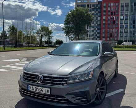 Серый Фольксваген Пассат, объемом двигателя 1.8 л и пробегом 170 тыс. км за 13900 $, фото 1 на Automoto.ua