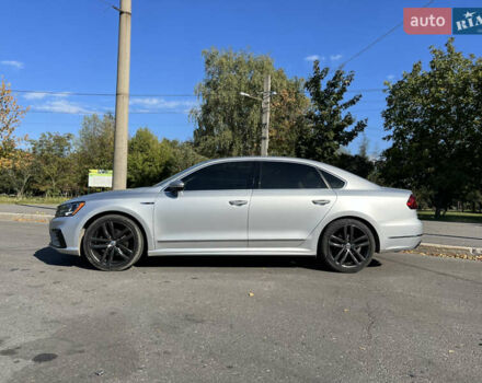 Серый Фольксваген Пассат, объемом двигателя 1.8 л и пробегом 157 тыс. км за 14800 $, фото 2 на Automoto.ua