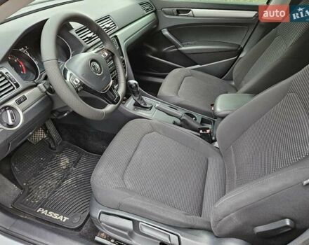 Серый Фольксваген Пассат, объемом двигателя 1.8 л и пробегом 217 тыс. км за 11700 $, фото 7 на Automoto.ua