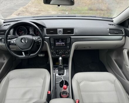 Серый Фольксваген Пассат, объемом двигателя 1.8 л и пробегом 164 тыс. км за 13500 $, фото 5 на Automoto.ua