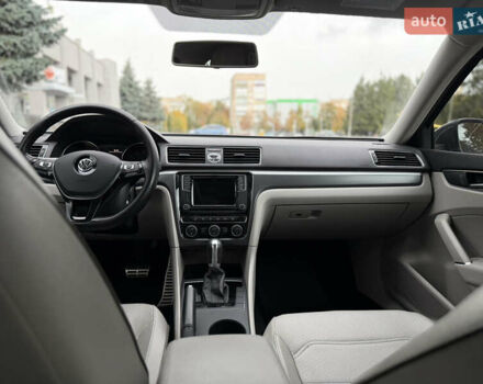 Серый Фольксваген Пассат, объемом двигателя 1.8 л и пробегом 189 тыс. км за 11800 $, фото 41 на Automoto.ua