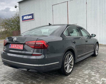 Серый Фольксваген Пассат, объемом двигателя 1.8 л и пробегом 175 тыс. км за 13300 $, фото 6 на Automoto.ua